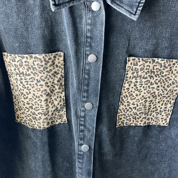 Mystree | Denim Cheetah Button Down - Picture 2 of 6